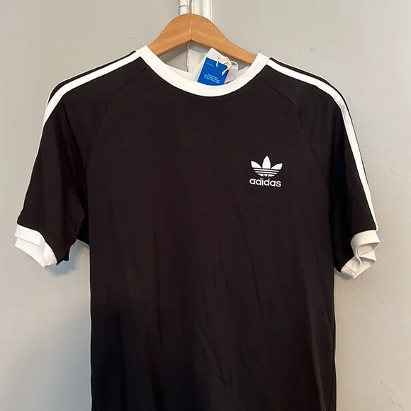 HP!! 🎊 NWT 3 stripes adidas tshirt - Picture 2 of 4
